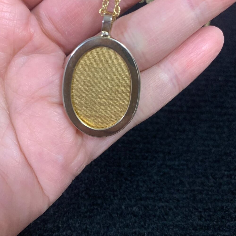 Merlite Handpainted Rose Oval Pendant And Chain M Tag - Picture 4 of 7
